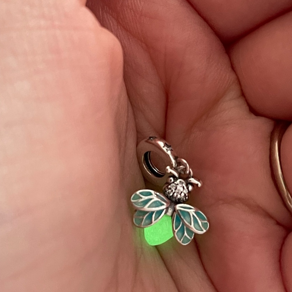 Glow in the dark bee charm for bracelet bangles 925 stamped